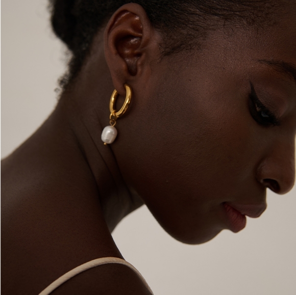 Gorgeous Round Dangle Pearl Hoop Earrings - Picture 5 of 7